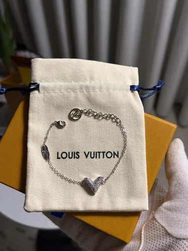 إسوارة LOUIS VUITTON معدن فضي
