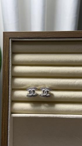 حلق شانيل فضي