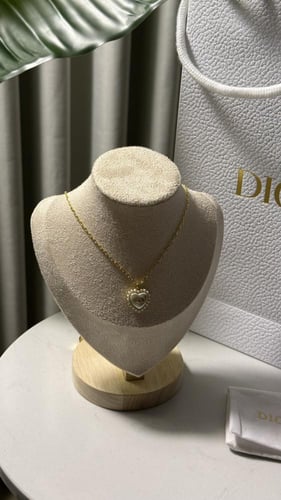 سلسال Dior ذهبي - لؤلؤة