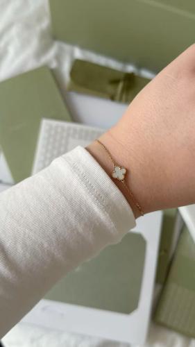 اسوارة Van cleef ذهبي _ صدفي