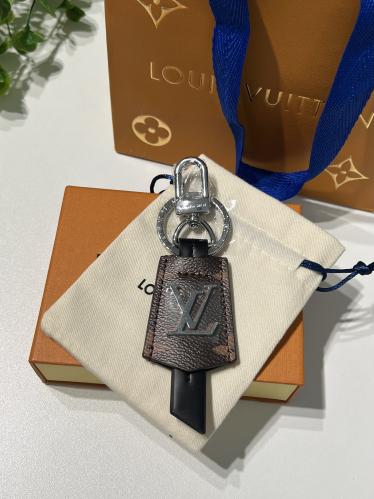 ميدالية مفاتيح لويس فيتون