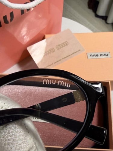 نظارة MIU MIU بيضاوي - أطار اسود عدسة شفافة