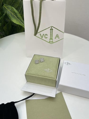 حلق Van cleef فضي