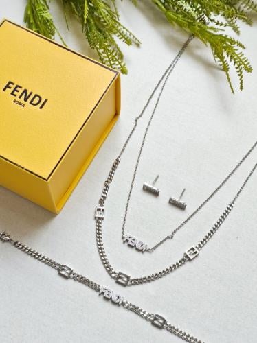 طقم FENDI معدن فضي