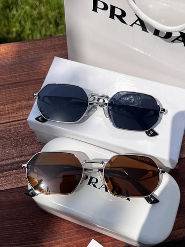 نظارة شمسية لونين( بني اطار ذهبي - اسود اطار فضي )