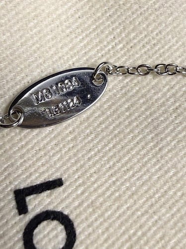 إسوارة LOUIS VUITTON معدن فضي