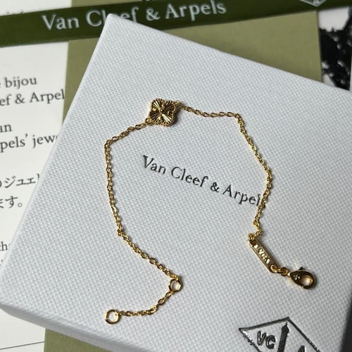 إسوارة Van cleef ذهبي - وردة واحدة