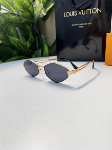 نظارة LOUIS VUITTON- اطار ذهبي - عدسة اسود فاتح