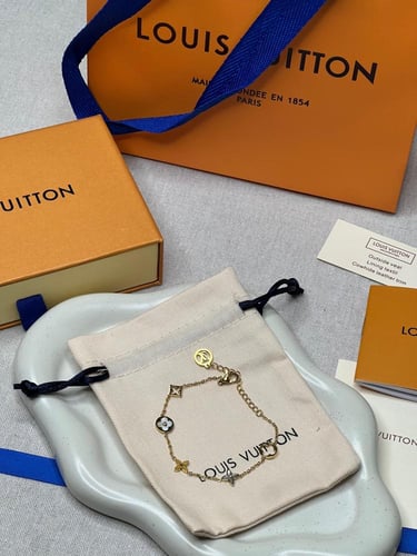 إسوارة LOUIS VUITTON معدن ذهبي