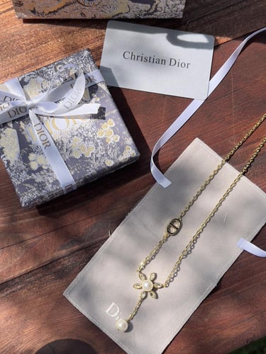 سلسال Dior ذهبي - لؤلؤة