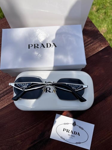 نظارة شمسية لونين( بني اطار ذهبي - اسود اطار فضي )