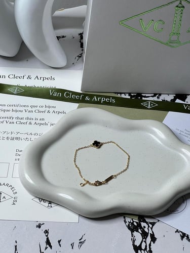 إسوارة Van cleef اذهبي_اسود