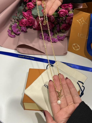سلسال LOUIS VUITTON ذهبي