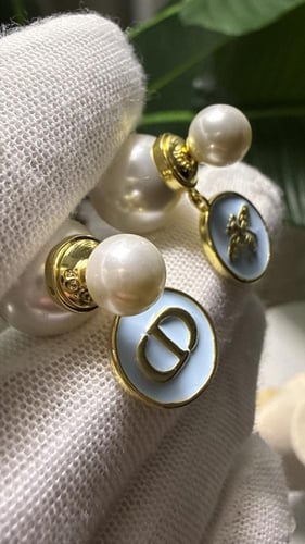 حلق Dior وردي - ازرق