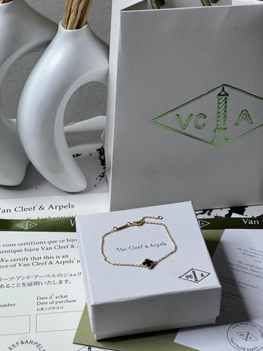 إسوارة Van cleef اذهبي_اسود