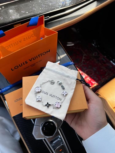 اسواره LOUIS VUITTON فضي - وردي ماستر