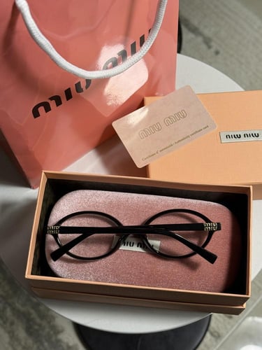 نظارة MIU MIU بيضاوي - أطار اسود عدسة شفافة