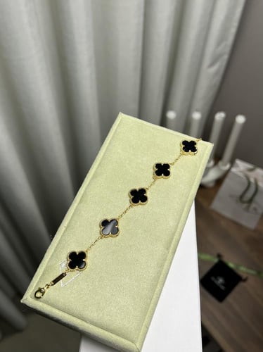 إسوارة Van cleef ذهبي -اسود