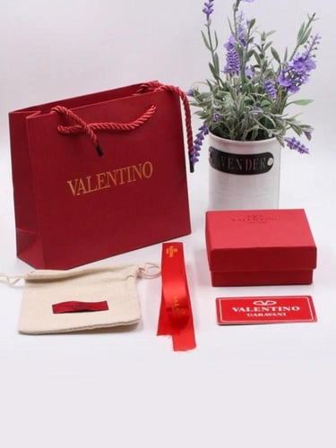 اسوارة مع خاتم ذهبيVALENTINO