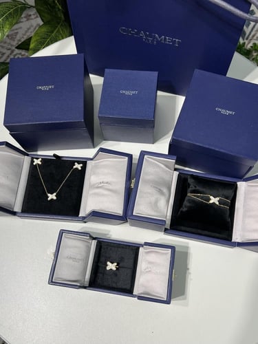 طقم شوميه أبيض