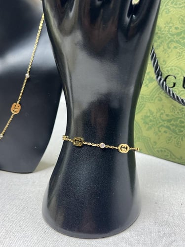 طقم GUCCI ذهبي