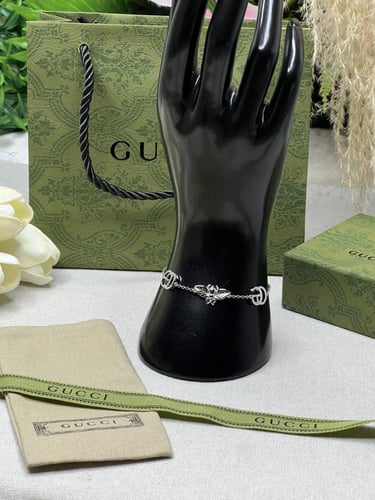 اسوارة GUCCI فضي