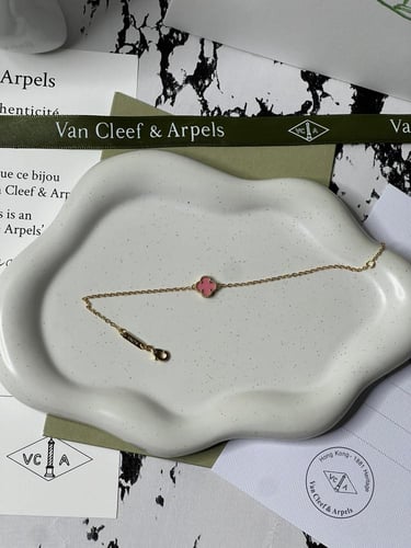 إسوارة Van cleef ذهبي_ وردي