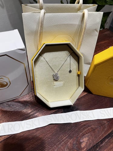 سلسال سوارفيسكي فضي كريستالة فضي البطه