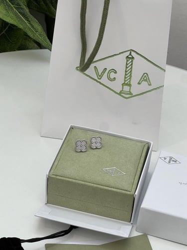 حلق Van cleef فضي