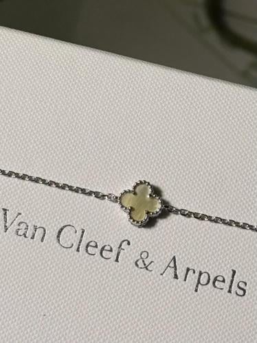 إسوارة Van cleef فضي - مموج