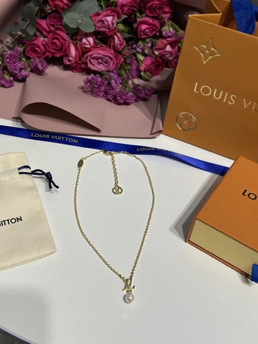 سلسال LOUIS VUITTON ذهبي