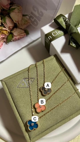 سلسال مع حلق Van cleef ذهبي