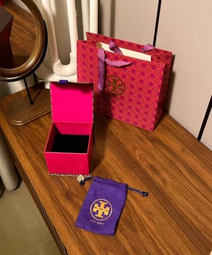 إسوارة TORY BURCH معدن ذهبي