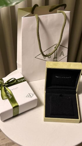 حلق Van cleef الأكثر طلباً