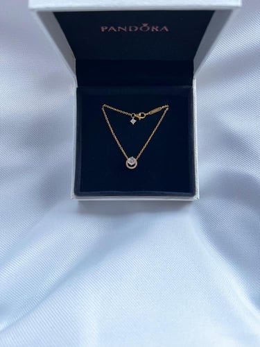 سلسال باندورا كريستالات ذهبي