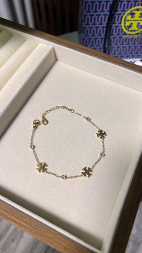 إسوارة TORY BURCH معدن ذهبي بفصوص