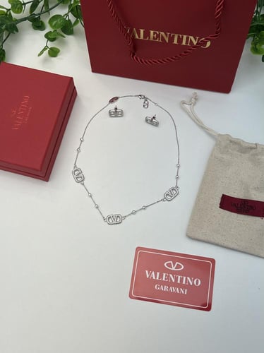 سلسال مع حلق VALENTINO فضي