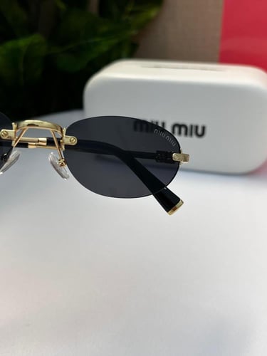 نظارة miu miu أطار ذهبي عدسة أسود