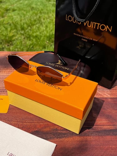 نظارة LOUIS VUITTON- اطار ذهبي - عدسة اسود فاتح