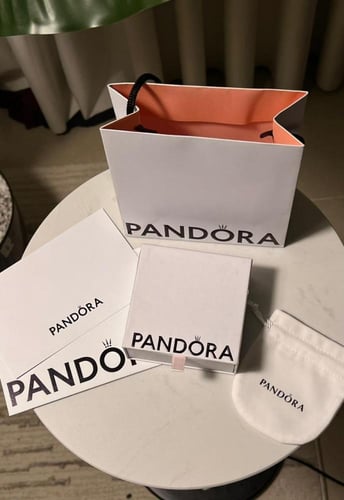 سلسال باندورا PANDORA فضي كرستالة ابيض