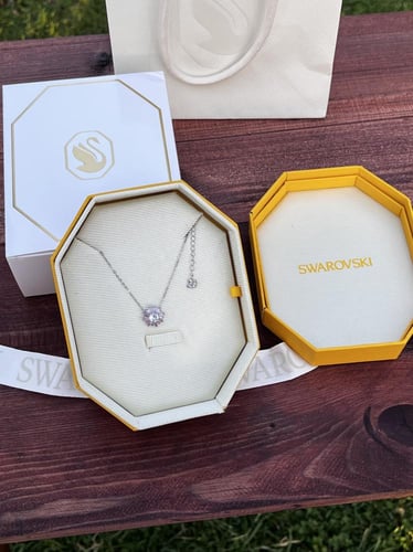 سلسال سوارفيسكي فضي كريستالة وردي