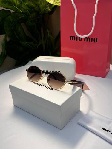 نظارة miu miu إطار بني غامق - عدسة بني مدرج