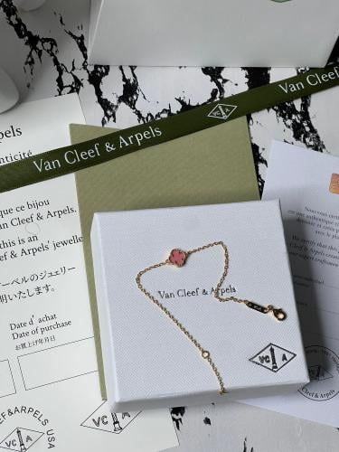 إسوارة Van cleef ذهبي_ وردي