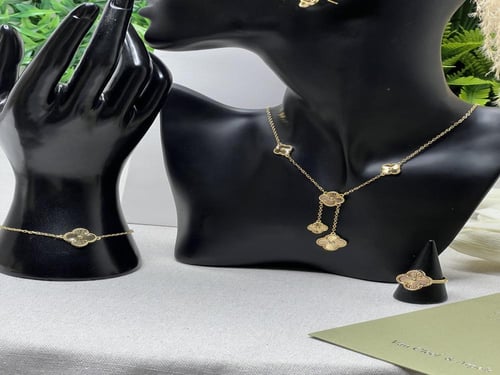 طقم van cleef ذهبي