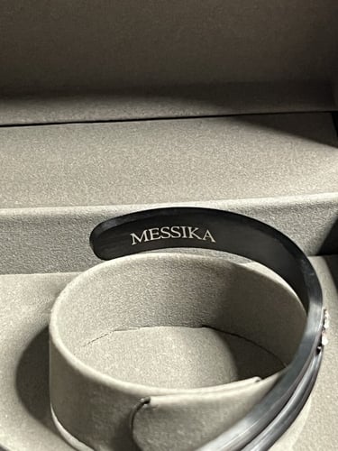 إسوارة MESSIKA اسود