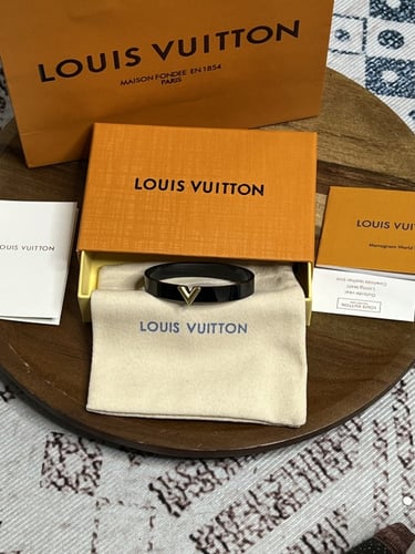 إسوارة LOUIS VUITTON جلد ومعدن ذهبي