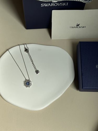 سلسال سوارفيسكي فضي بكرستالة زرقاء