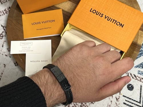 إسوارة LOUIS VUITTON جلد ومعدن ذهبي