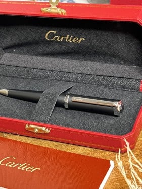 قلم حبر من مجموعة سانتوس دو كارتيه