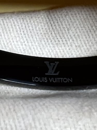 إسوارة LOUIS VUITTON جلد ومعدن ذهبي